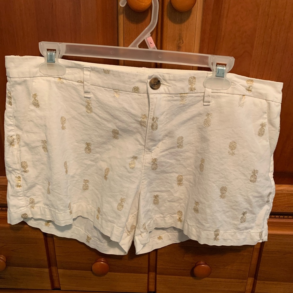 Size 12 white Old Navy shorts with gold pineapples